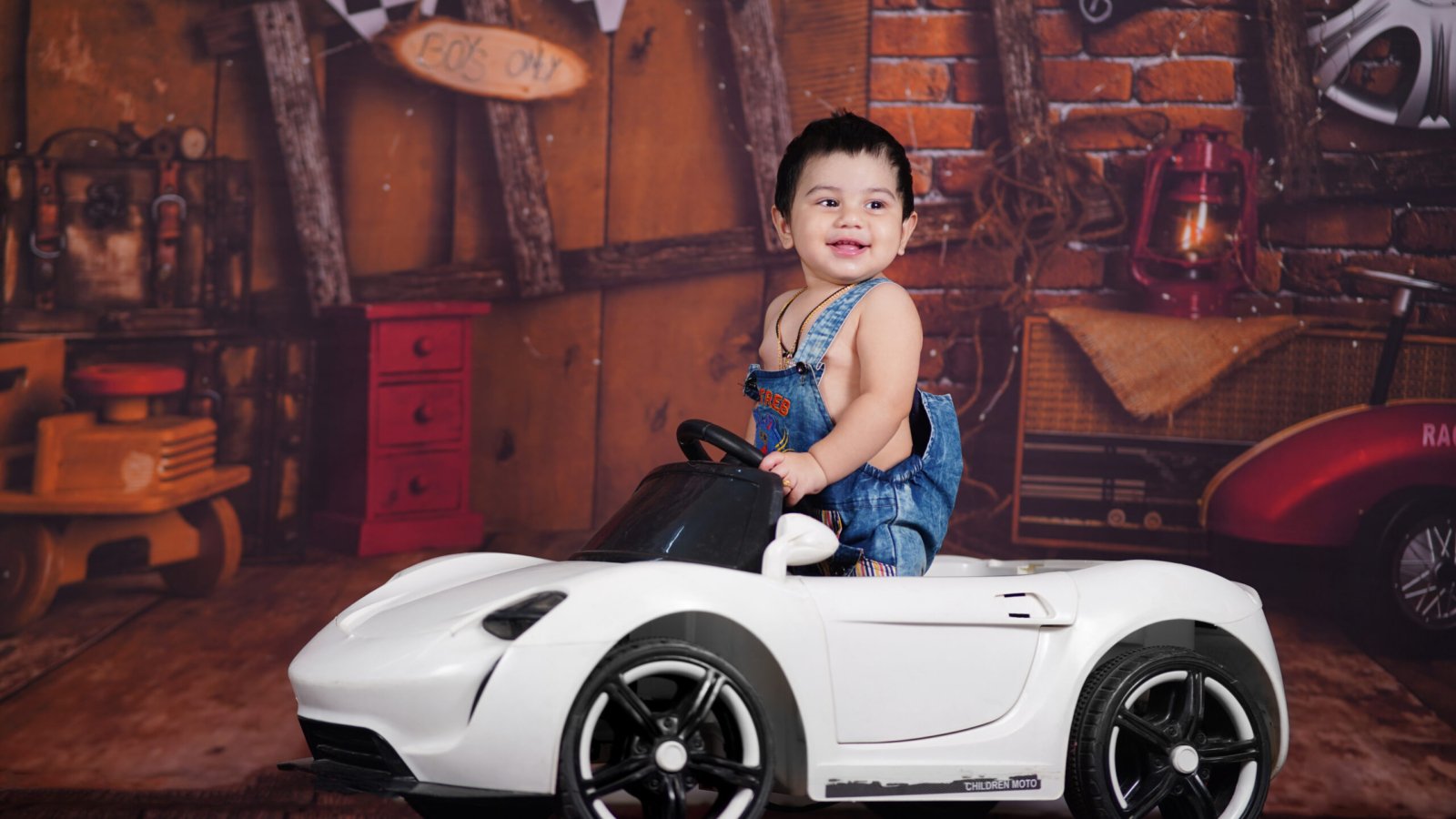 What to Bring to a Baby Photoshoot | Parent’s Checklist